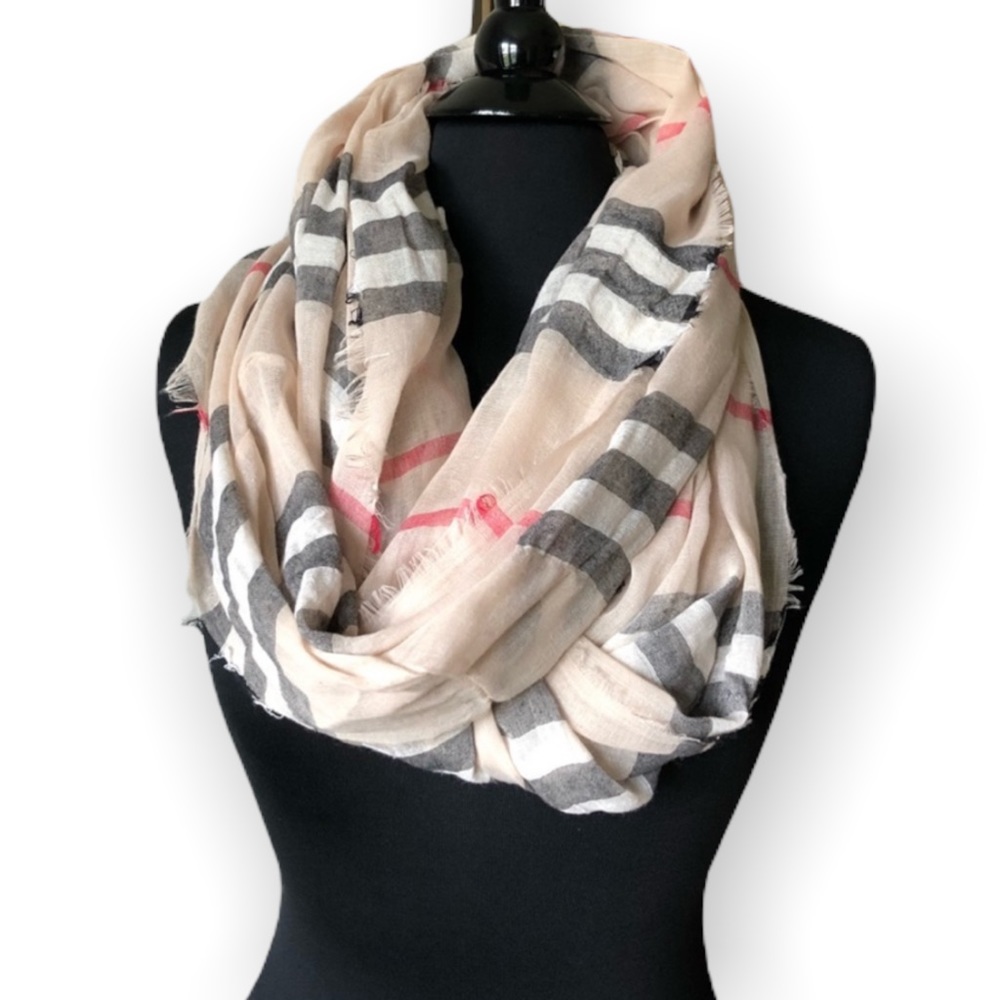 London Nova Check Infinity Scarf